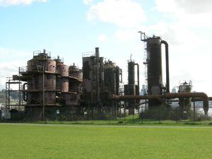 바스는 시애틀 가스 공원의 버려진 가스 공장에서 SpaceChem을 구상하는 영감을 얻었다.