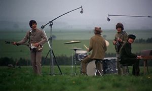 비틀즈가 영화 헬프!에서 이 곡을 연주하는 모습. 레논은 이 곡에 사용된 것과 같은 호너 피아넷을 연주하고 있다.