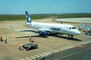 마링가 공항(Maringá Regional Airport)에 있는 TRIP Linhas Aéreas의 엠브라에르 175