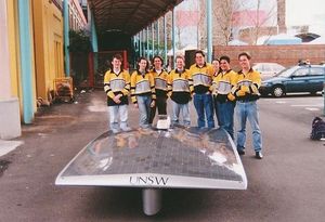 UNSW 썬스위프트 I 태양광 자동차와 팀원들