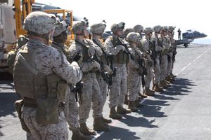 2012년, 제24해병원정대가 이오지마에서 실탄사격훈련 중이다.