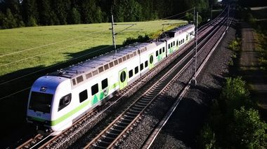 케라바-라티 철도 노선에서 운행중인 Sm4