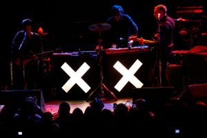 쿠레시의 탈퇴 후, 3인조로 투어하던 더 엑스엑스 (2009년 12월)