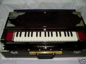 인도 하모니움의 3옥타브 인클로저