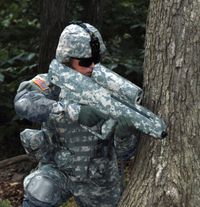 XM25의 시제품. UCP 위장으로 도색되었고, 핸드가드에 피카티니 레일이 장착되지 않은 등, 현재 사용되는 타입과는 사양이 다르다.