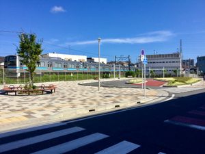 서쪽 출구 역전 광장