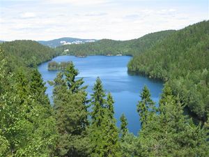 로메리크 터널 건설 중 루트반 호의 물이 새었다.