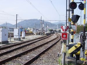 2005년 4월 가베역 부지에서 역 건물 방향