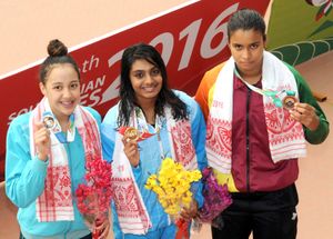 2016년 남아시아 경기 대회 여자 200m 혼영 시상식. 가우리카 싱(은메달)과 다른 수상자들.