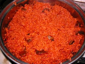 걱의 오일을 사용해 만든 쏘이 걱(Xôi gấc). 베트남에서는 결혼식 및 명절에 쏘이 걱을 먹는 풍습이 있다.