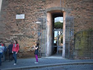 카피톨리노 언덕 근처의 산 피에트로 인 카르체레 거리