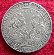 브란덴부르크 안스바흐, 쿨름바흐, 바이로이트에서 사용되던 16세기의 동전(게오르크 경건공과 알브레히트 2세 알키비아데스가 새겨져 있다.)