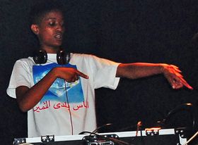 Odd Future의 라이브에서 DJ를 맡고 있는 시드(2011년)