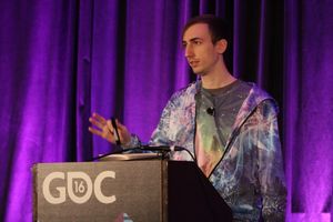 게임 디자이너 아르민 이브리사기치가 2016년 게임 개발자 컨퍼런스에서 고트 시뮬레이터에 대해 발표하고 있다.