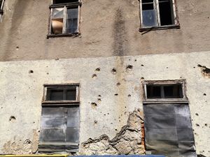 2021년에도 고스피치 전투 당시 총탄 흔적이 건물에 남아 있다.