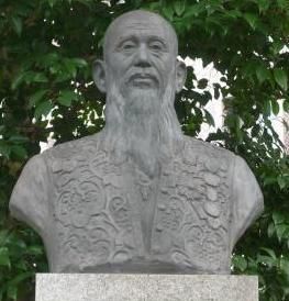 간사이 대학에 있는 고지마 이켄 흉상