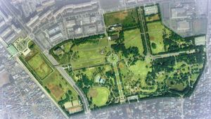 고쿠코엔역 동쪽과 공원 지역의 항공 사진