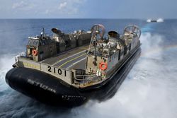 항해 중인 해상자위대의 LCAC