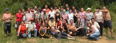 불법 점거된 사회 센터 칸 마스데우는 바르셀로나에서 가장 큰 공동 정원 중 하나이다.