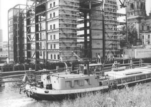 공화국궁전 건설 현장, 1974년