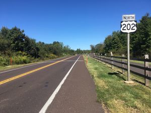 몽고메리 타운십에서 북쪽으로 향하는 미국 202번 국도 파크웨이.