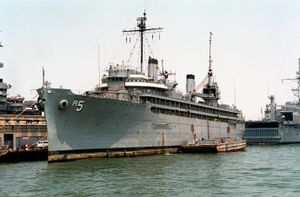 유능한 수리공 승무원들과 함께 USS Vulcan은 오랜 수명 동안 잘 관리되었다.