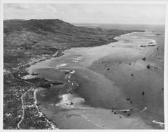 아갓 남쪽에서 제77보병사단과 제1 임시 해병여단의 상륙