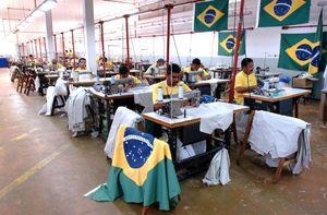 브라질 교도소에서 재봉 작업을 하는 수감자들