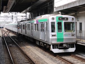 교토시 교통국 10계 전차(사진의 차량은 VVVF 인버터 제어로 개조됨)