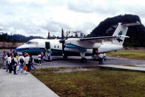 1996년 물루 공항의 비행기.