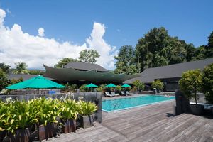 로얄 물루 리조트 수영장.