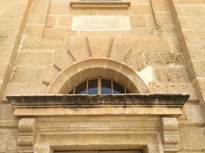 윌리엄 베이커 타워의 명판