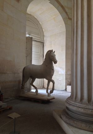 ENSAV 내부의 도릭 기둥