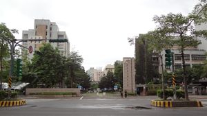 중샤오둥로에 위치한 정문