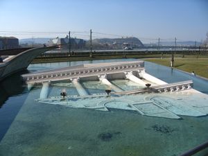공원 내 옛 국립극장 기념관
