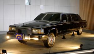 대한민국의 대통령 휘장이 부착된 1992년형 캐딜락 대통령 전용차