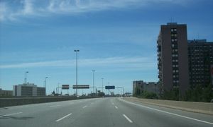 보카 지구를 지나는 아우토피스타 부에노스아이레스 - 라플라타 남행 방향