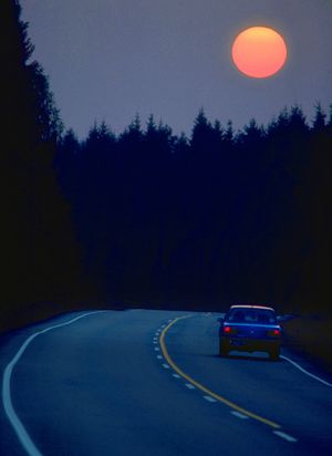 1990년대 초, 항코와 퓌빈캐 사이의 해질녘의 도로.