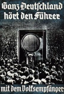 1936년 나치 선전 포스터로, Volksempfänger 사용을 장려한다. 텍스트는 "모든 독일은 국민 수신기를 통해 총통의 말을 듣는다"로 번역될 수 있다.