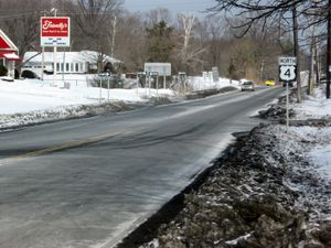 4번 국도의 서쪽 종점, 뉴욕주 올버니 교외의 이스트 그린부시의 US 9 및 US 20