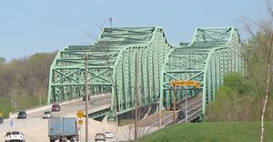 다니엘 분 다리는 US 40이 미주리 강을 건너는 다리이다.