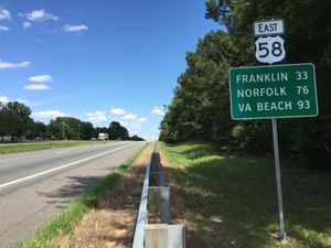 SR 623 동쪽의 US 58 동쪽 전망, 임포리아, 버지니아 동쪽