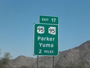 주간고속도로 10호선을 따라 있는 95번 국도 교차로 표지판