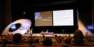 2006년 8월 24일 국제천문연맹 총회 본회의 투표 장면