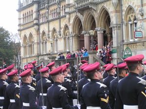 국왕 왕립 후사르 기병대가 앤 공주로부터 윈체스터 자유시를 수여받는 모습 (2006년)