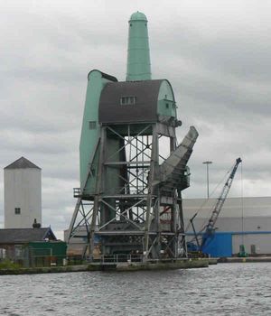 굴 부두의 톰 푸딩 호이스트