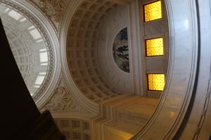 묘소 내부, 지하 묘지에서 위를 올려다본 모습