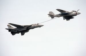 1987년 F-14A에 급유 중인 KA-6D