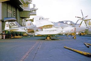 1974년 스코틀랜드 방문 중 USS America에 탑승한 VMCJ-2 Playboys 소속 미 해병대 EA-6A 인트루더 전자전 항공기.