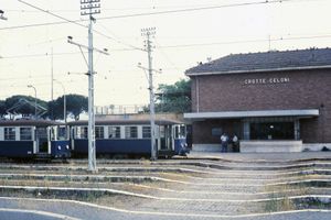 역 광장에서 바라본 정거장과 여객 건물 (1979년)